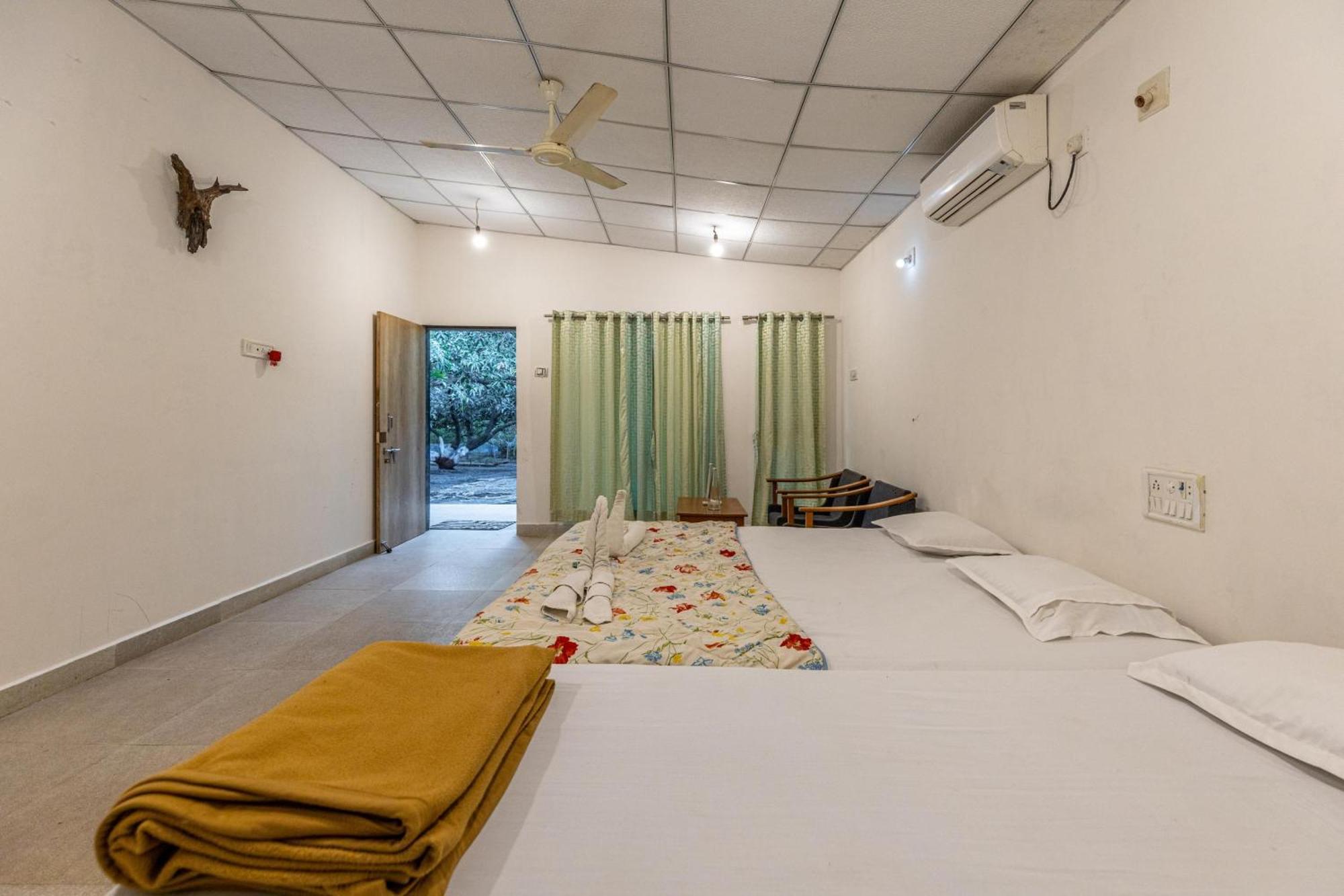 Gir County Resort Гирский лес Номер фото